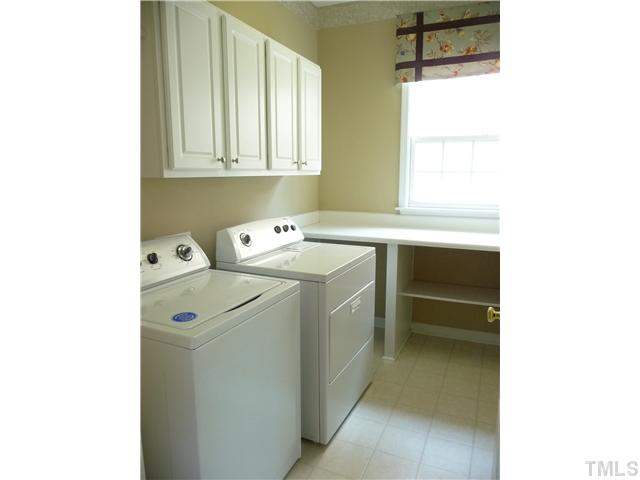 7557 Silver View Lane Raleigh, NC 27613 - Photo 10 of 25 a utility room with dryer and washer