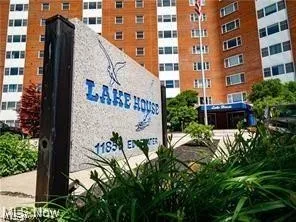 $72,900 | 11850 Edgewater Drive, Unit 723, Lakewood, OH 44107