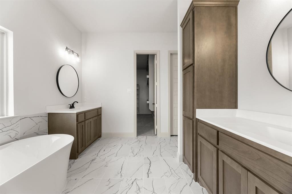 136 Evanston Court Rhome, TX 76078 - Photo 16 of 28 136 Evanston-Primary Suite-3