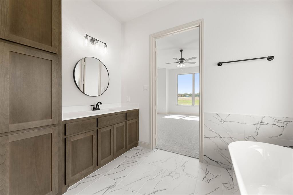 136 Evanston Court Rhome, TX 76078 - Photo 17 of 28 136 Evanston-Primary Suite-4