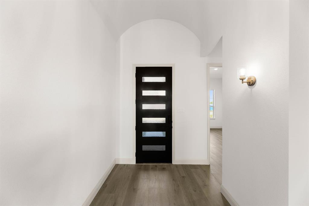 136 Evanston Court Rhome, TX 76078 - Photo 4 of 28 136 Evanston-Entry-1