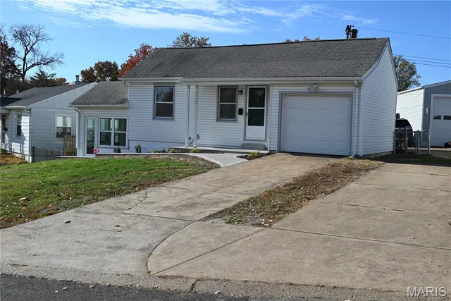 $1,300 | 9510 Lydell Drive, Affton, MO 63123