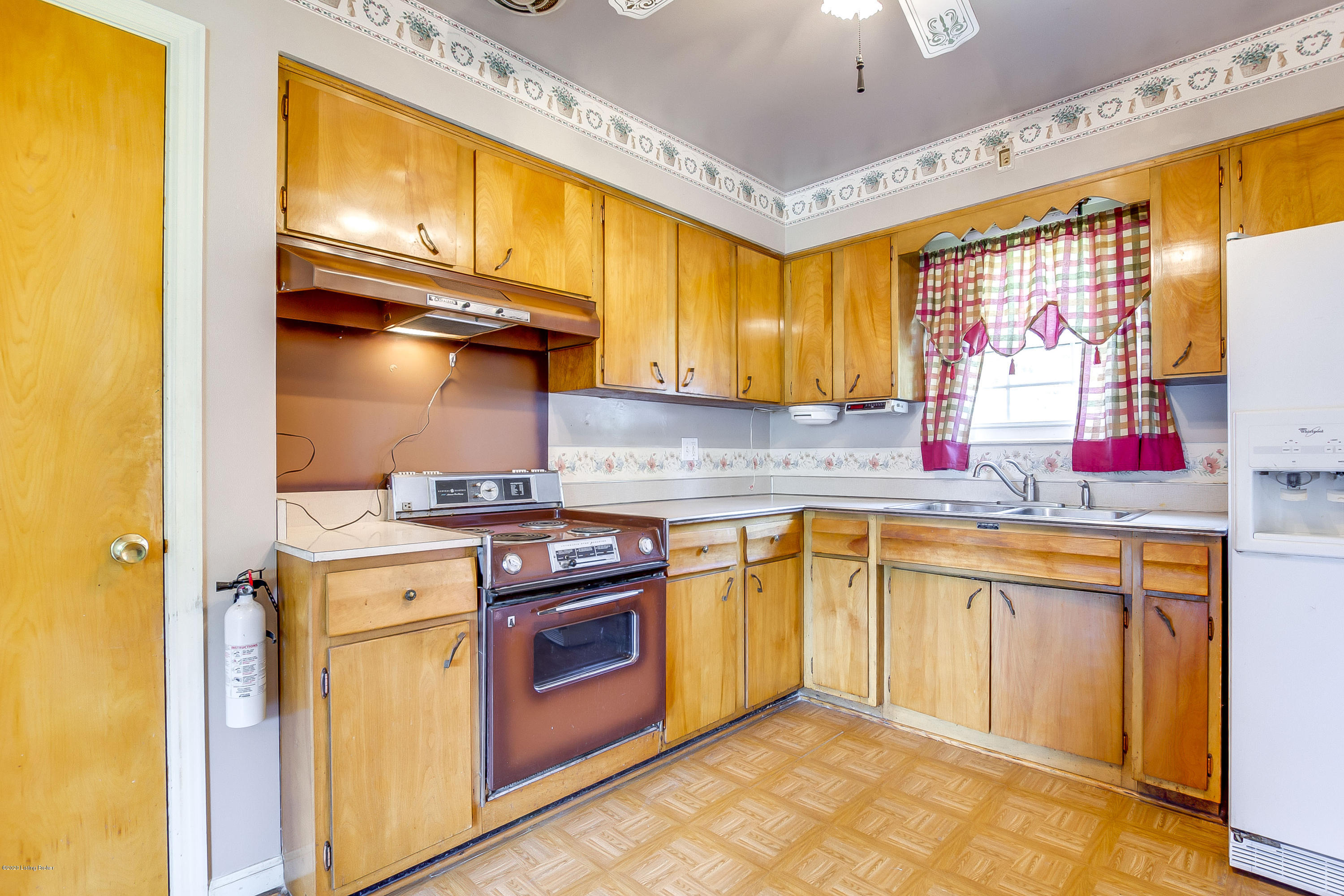 3446 Janell Road Louisville, KY 40216 - Photo 4 of 25 Kitchen