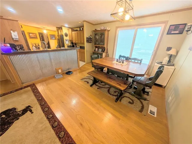 $550,000 | 1013 2400th Street, La Harpe, KS 66751