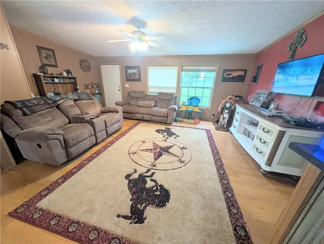 $550,000 | 1013 2400th Street, La Harpe, KS 66751