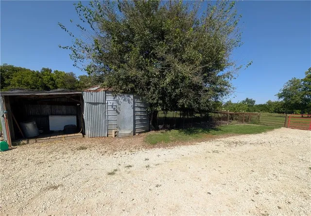 $550,000 | 1013 2400th Street, La Harpe, KS 66751