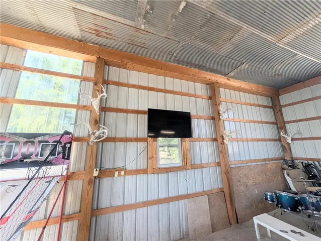 $550,000 | 1013 2400th Street, La Harpe, KS 66751