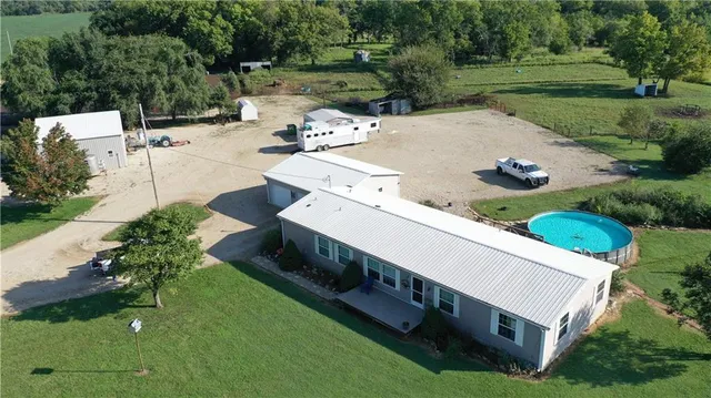 $550,000 | 1013 2400th Street, La Harpe, KS 66751