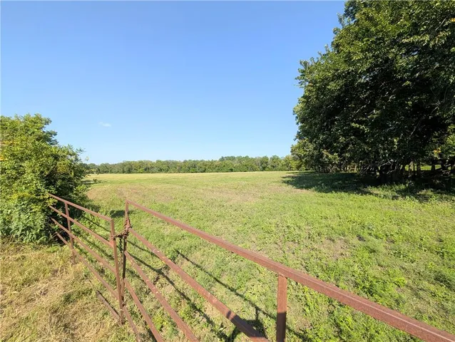 $550,000 | 1013 2400th Street, La Harpe, KS 66751