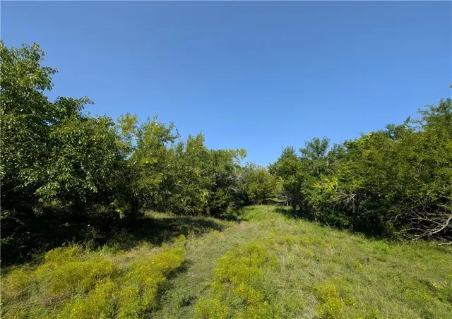$550,000 | 1013 2400th Street, La Harpe, KS 66751