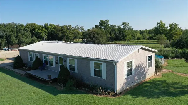 $550,000 | 1013 2400th Street, La Harpe, KS 66751