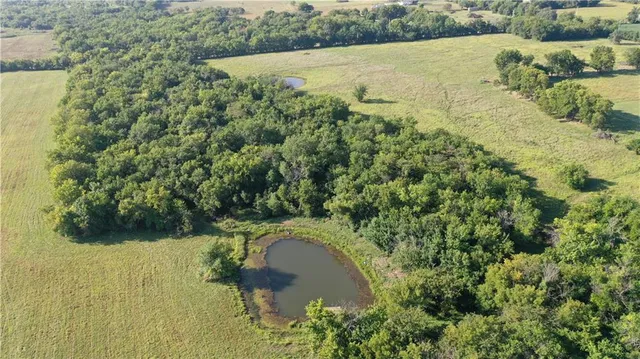 $550,000 | 1013 2400th Street, La Harpe, KS 66751