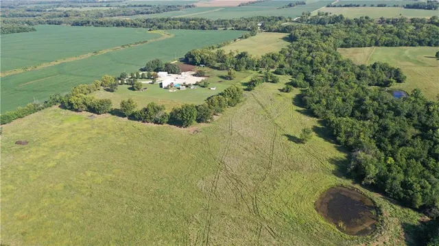 $550,000 | 1013 2400th Street, La Harpe, KS 66751