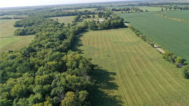 $550,000 | 1013 2400th Street, La Harpe, KS 66751