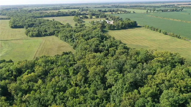 $550,000 | 1013 2400th Street, La Harpe, KS 66751