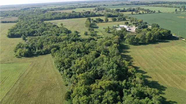 $550,000 | 1013 2400th Street, La Harpe, KS 66751