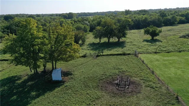 $550,000 | 1013 2400th Street, La Harpe, KS 66751