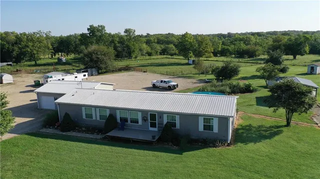 $550,000 | 1013 2400th Street, La Harpe, KS 66751