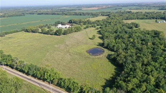 $550,000 | 1013 2400th Street, La Harpe, KS 66751