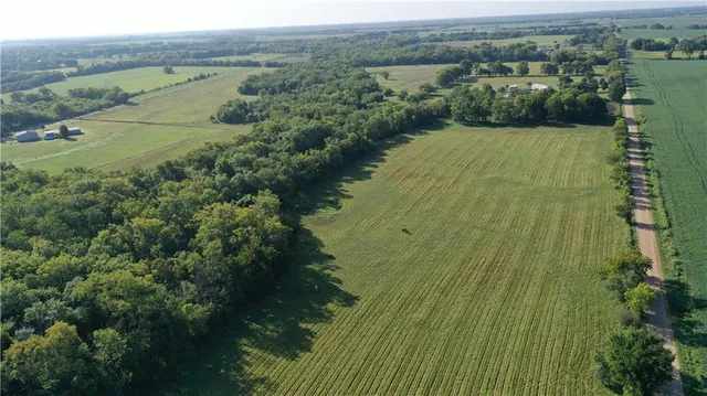 $550,000 | 1013 2400th Street, La Harpe, KS 66751