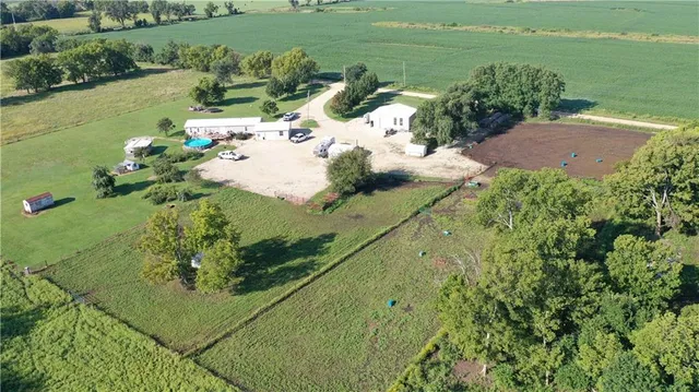 $550,000 | 1013 2400th Street, La Harpe, KS 66751