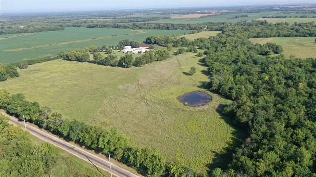 $550,000 | 1013 2400th Street, La Harpe, KS 66751