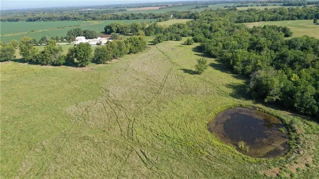 $550,000 | 1013 2400th Street, La Harpe, KS 66751