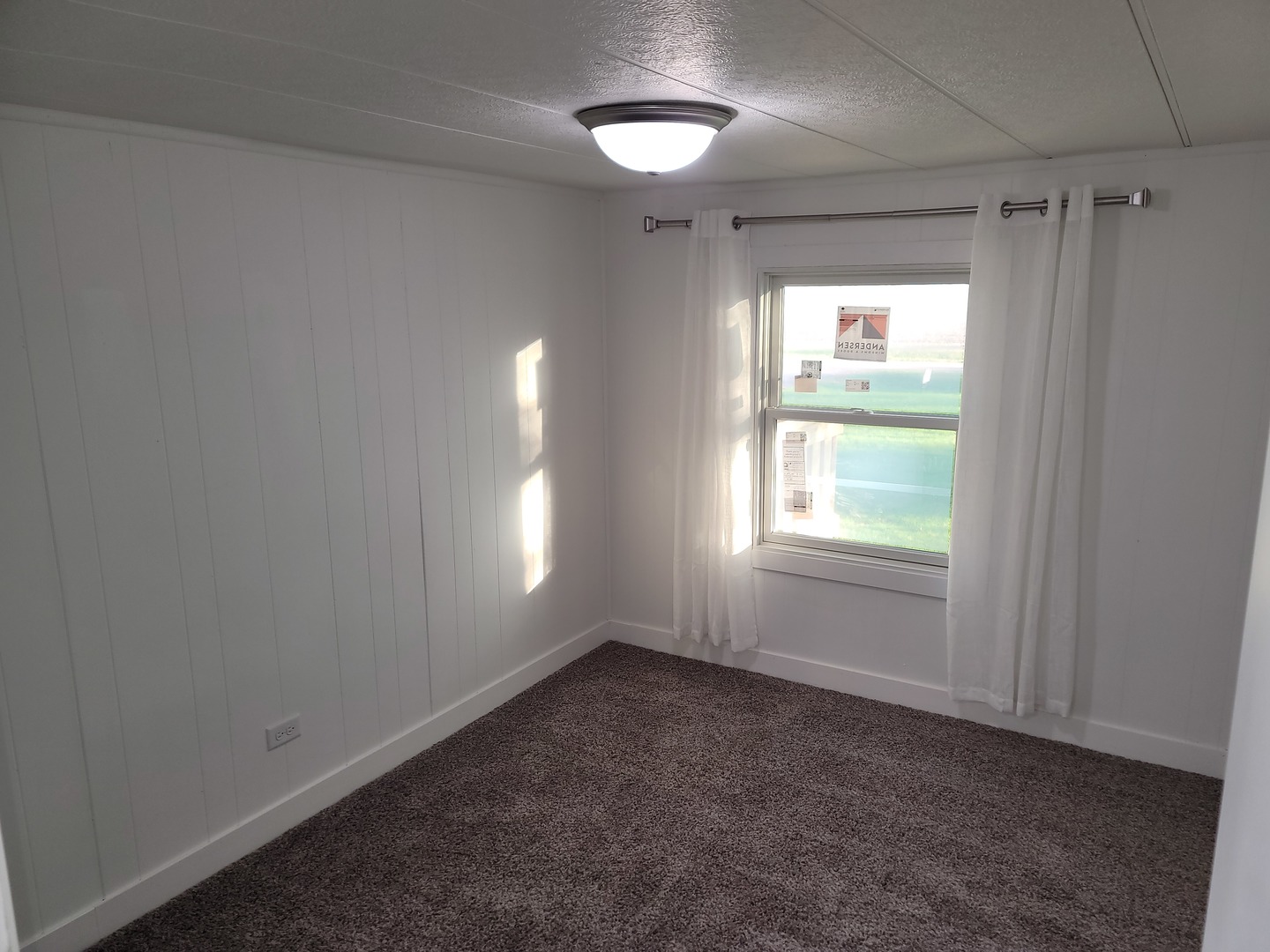 25544 Gaulrapp Road Rock Falls, IL 61071 - Photo 13 of 18 a view of an empty room with a window