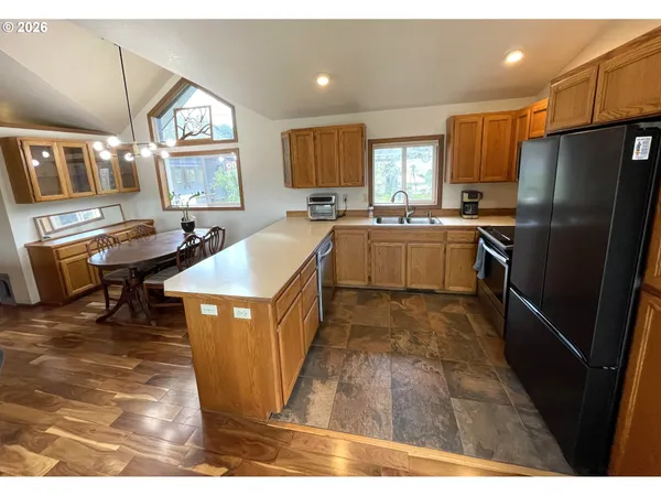 $674,900 | 1945 Sunrise Boulevard, Eugene, OR 97405