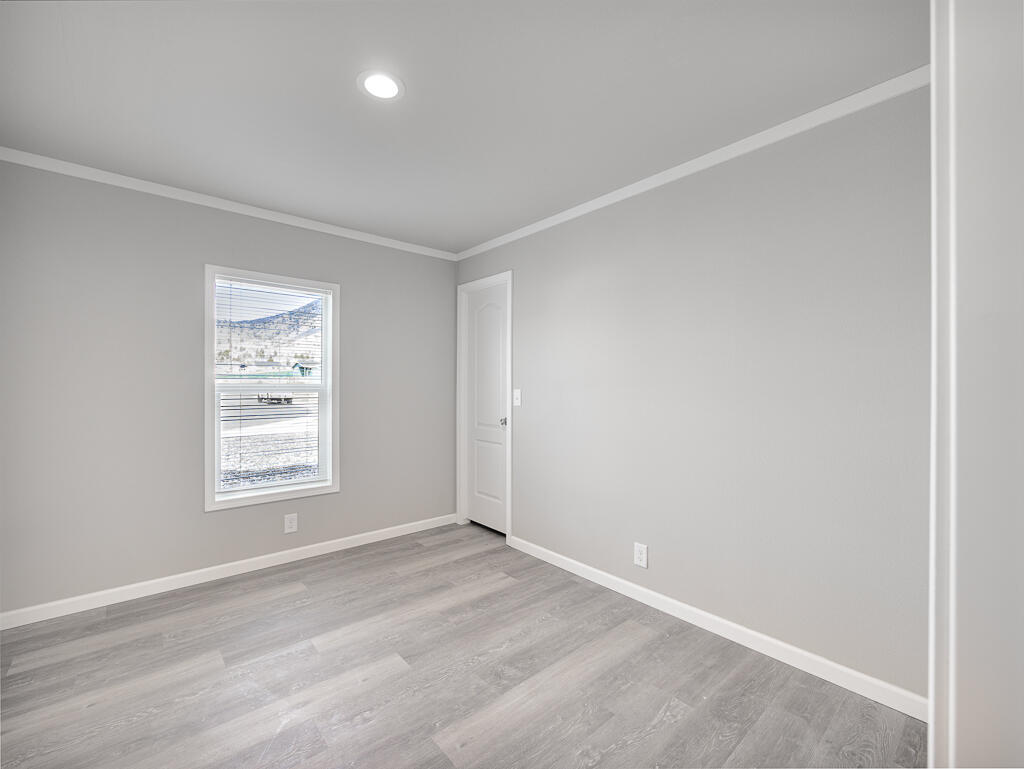 5620 Edith Way Klamath Falls, OR 97603 - Photo 12 of 26 Edith-12