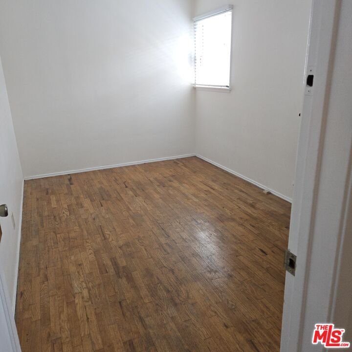 505 Venice Way Venice, CA 90291 - Photo 11 of 19 a view of empty room with wooden floor