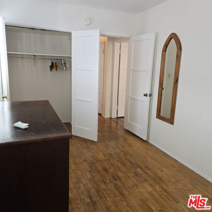 505 Venice Way Venice, CA 90291 - Photo 14 of 19 a view of a bathroom with a sink and a mirror