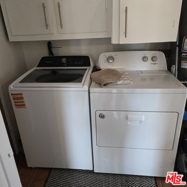 505 Venice Way Venice, CA 90291 - Photo 7 of 19 a utility room with dryer and washer