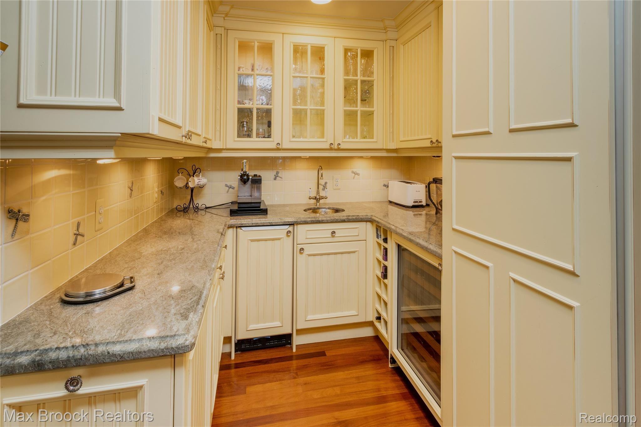 2080 Redding Road Birmingham, MI 48009 - Photo 22 of 59 Copy of Kitchen 3.jpg