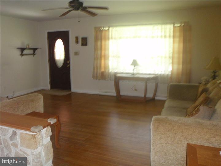 3 Castle Rock Road Newtown Square, PA 19073 - Photo 3 of 25 Living Room
