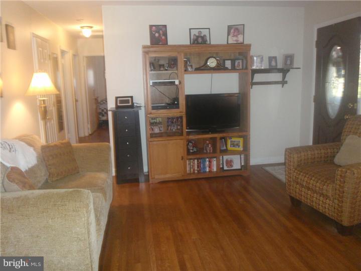 3 Castle Rock Road Newtown Square, PA 19073 - Photo 4 of 25 Living Room