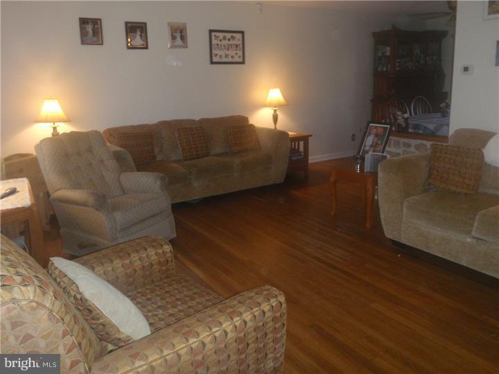3 Castle Rock Road Newtown Square, PA 19073 - Photo 5 of 25 Living Room