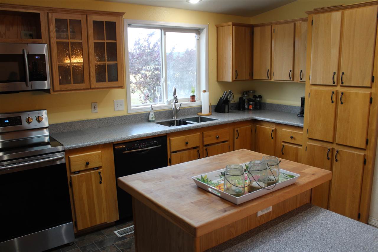 37411 North Elk Chattaroy Road Elk, WA 99009 - Photo 3 of 20