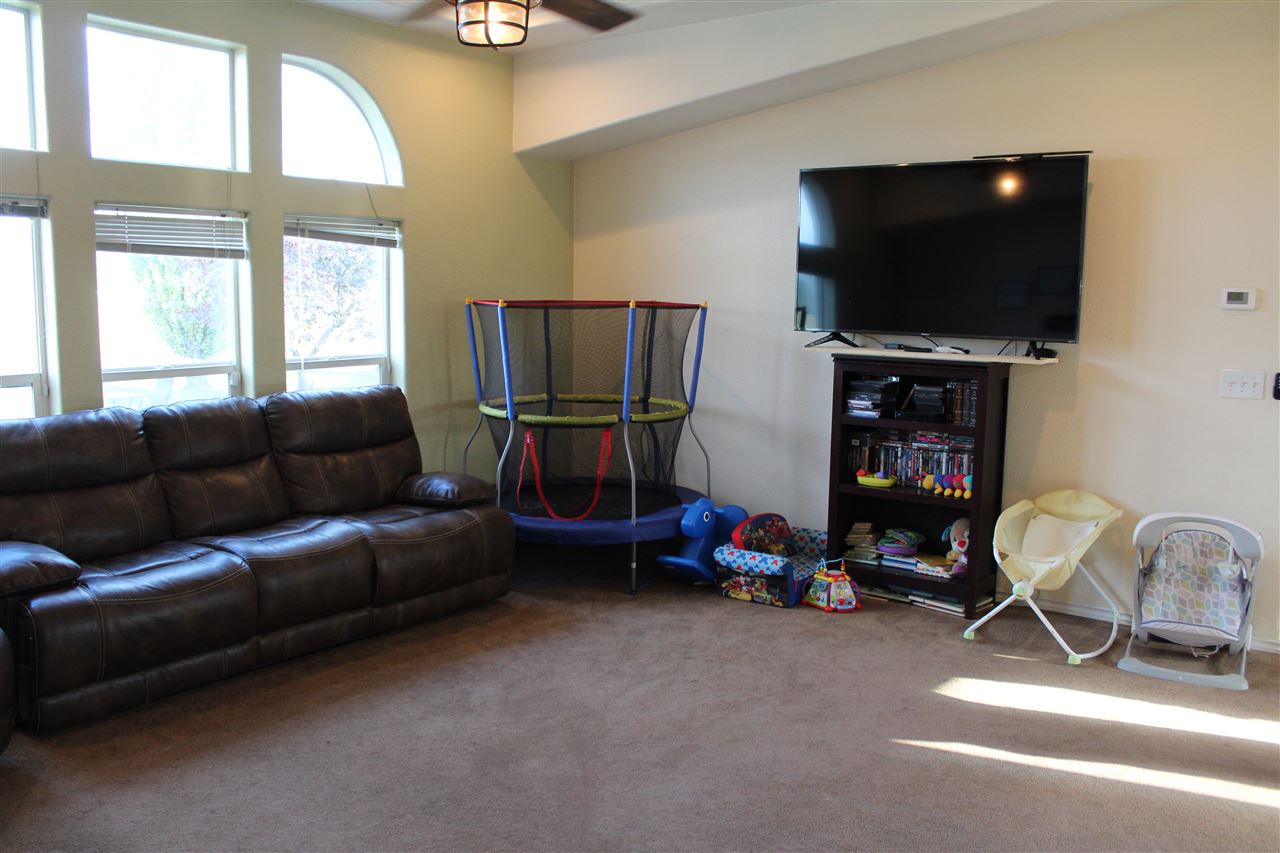 37411 North Elk Chattaroy Road Elk, WA 99009 - Photo 7 of 20