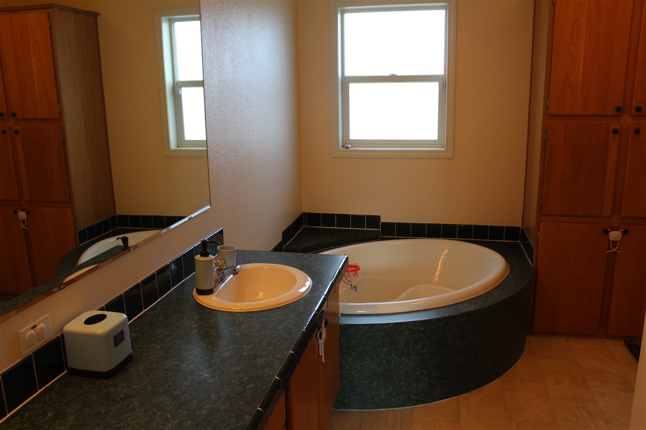 37411 North Elk Chattaroy Road Elk, WA 99009 - Photo 9 of 20