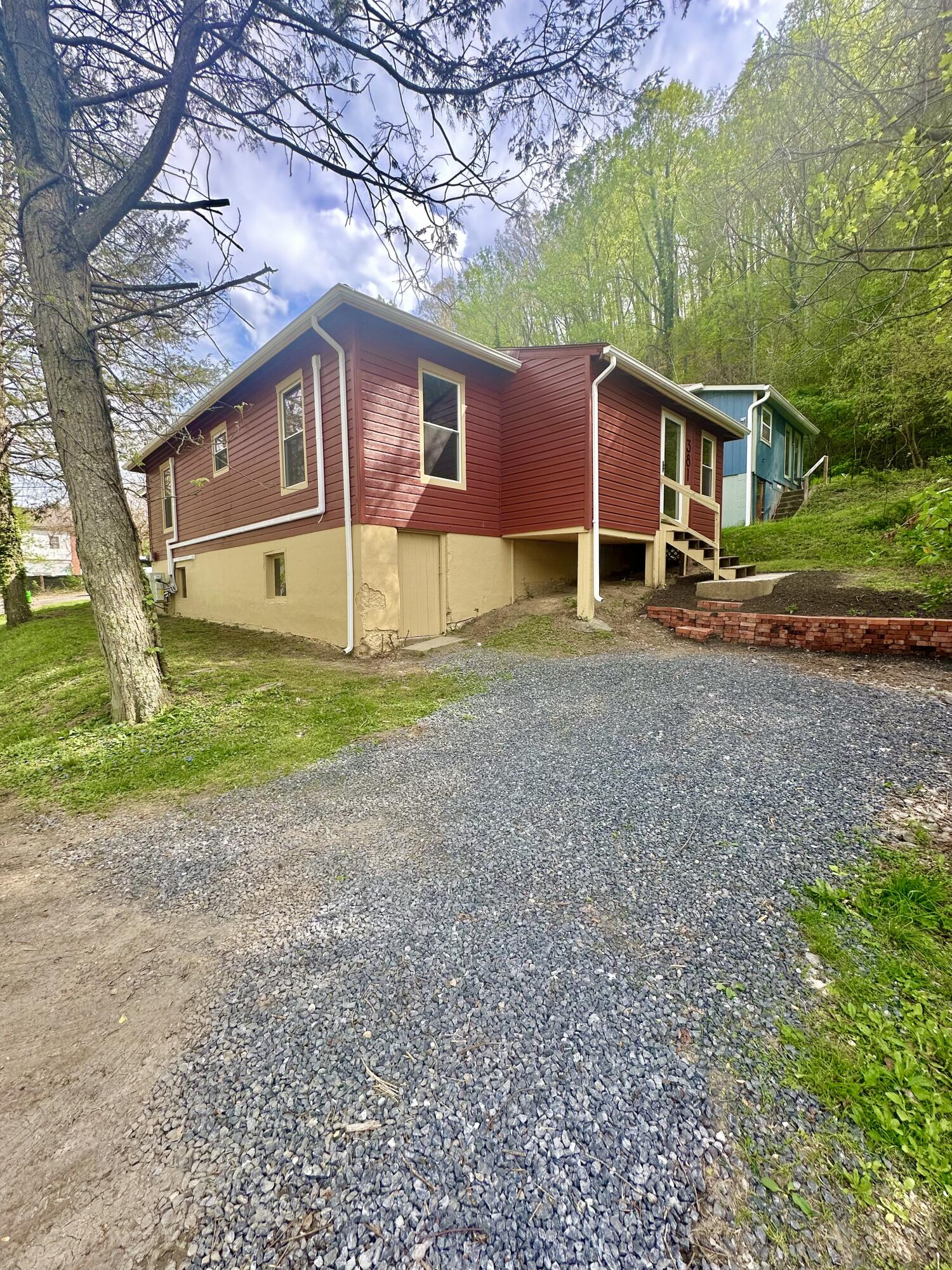 381 Roxbury Street Clifton Forge, VA 24422 - Photo 8 of 40 IMG_1645