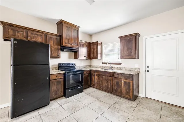 an empty room with a ceiling fan and window