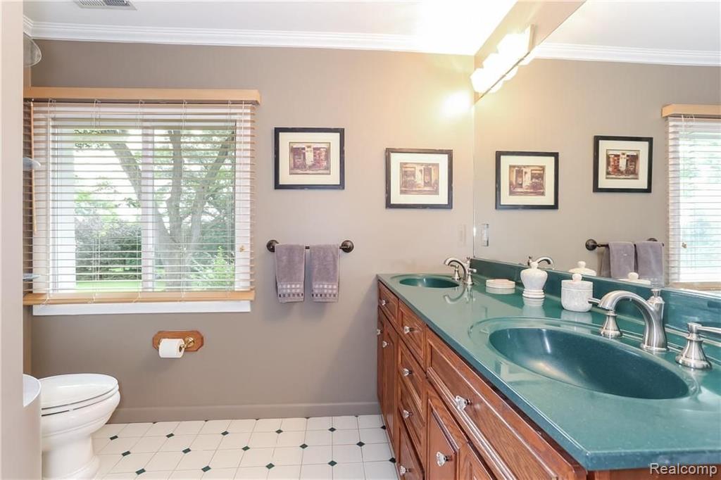 2317 Bunker Hill Road Rochester Hills, MI 48309 - Photo 15 of 25