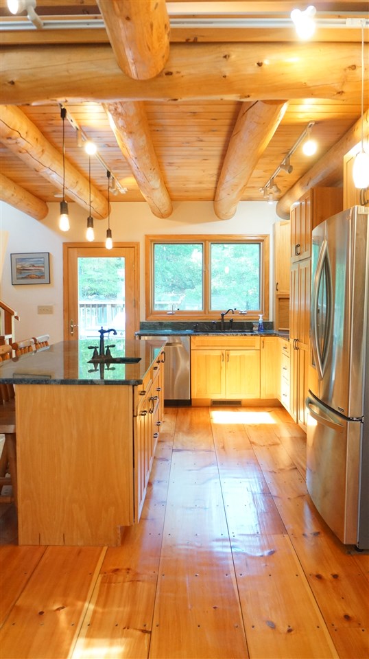 209 Beals Road Bedford, NH 03110 - Photo 14 of 40