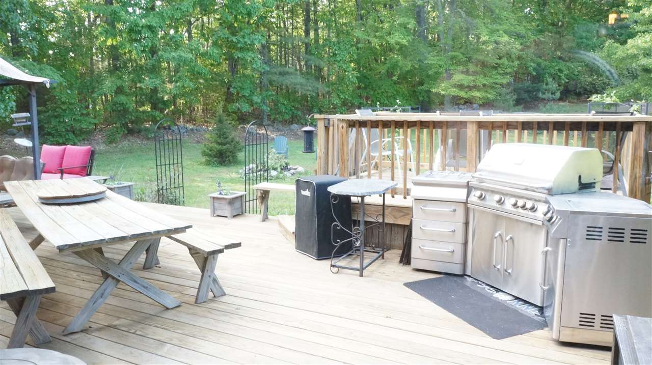 209 Beals Road Bedford, NH 03110 - Photo 10 of 40