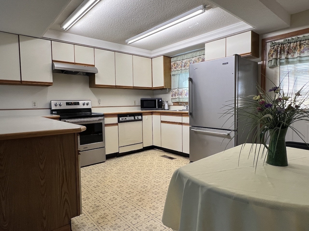 1430 Russell Road, Unit 22 Westfield, MA 01085 - Photo 6 of 35 Gallery Image 6