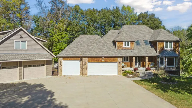 $1,150,000 | 1811 Lake Lucy Lane, Chanhassen, MN 55331