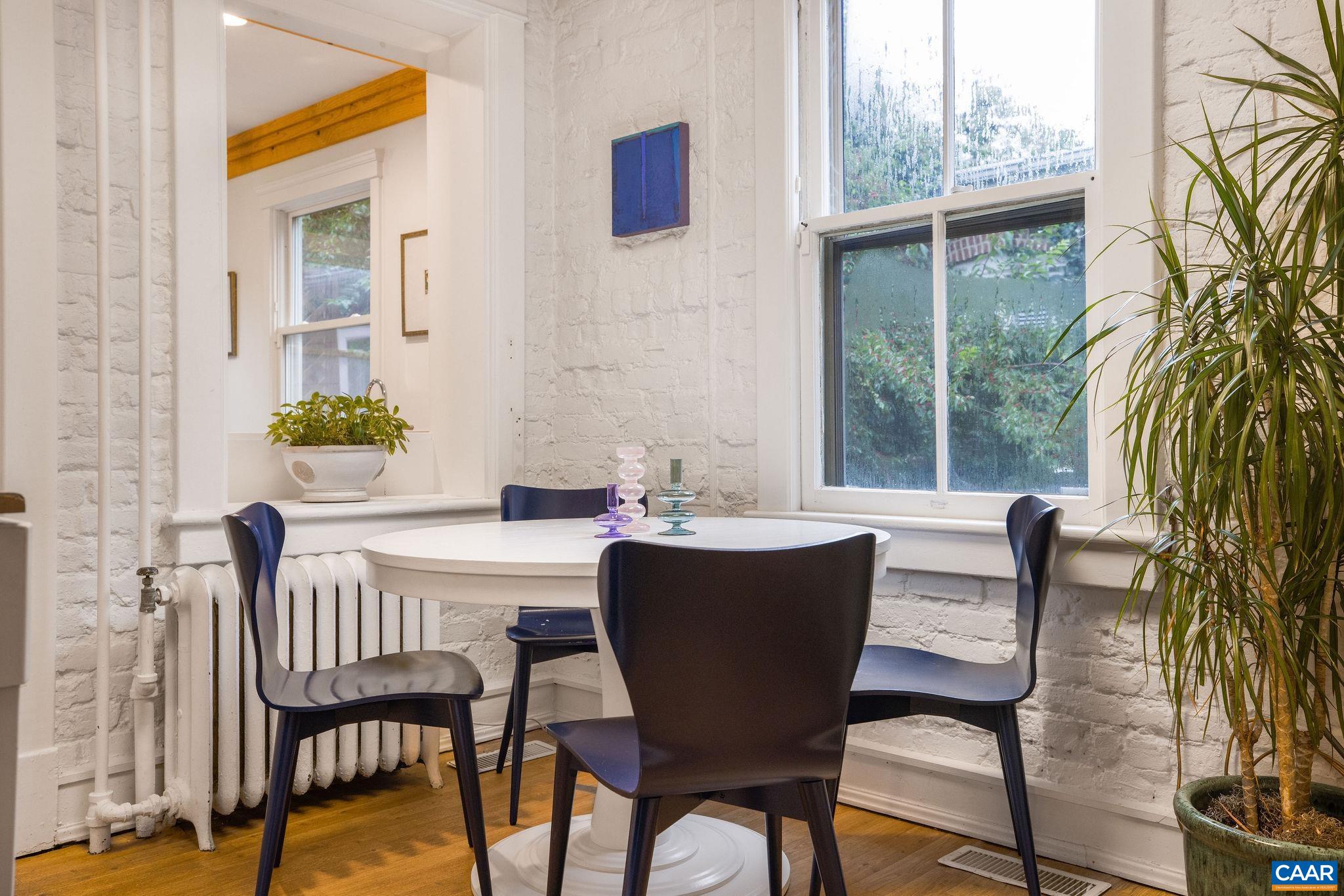 113 Altamont Circle Charlottesville, VA 22902 - Photo 12 of 43 a dining room with furniture and window
