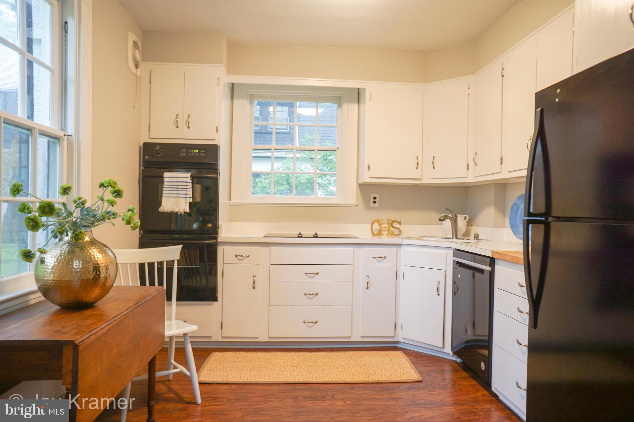 4911 Falls Rd Terrace Baltimore, MD 21210 - Photo 19 of 34 Light and bright kitchen