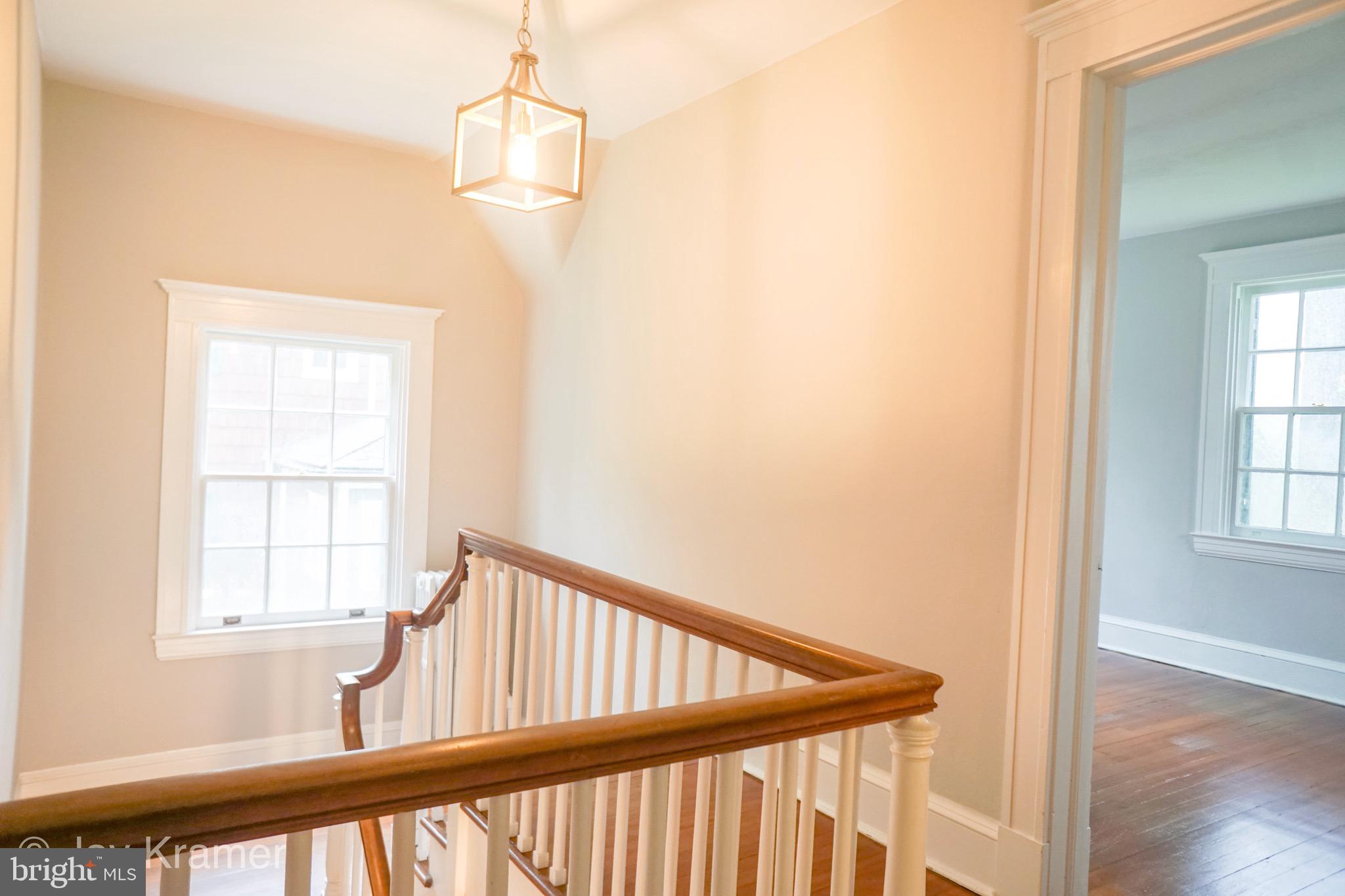 4911 Falls Rd Terrace Baltimore, MD 21210 - Photo 22 of 34 Upstairs hallway